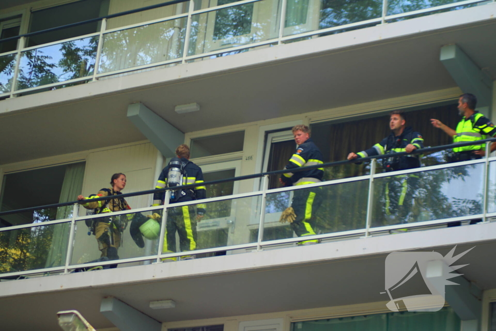 Brandweer controleert woning na melding van gaslucht