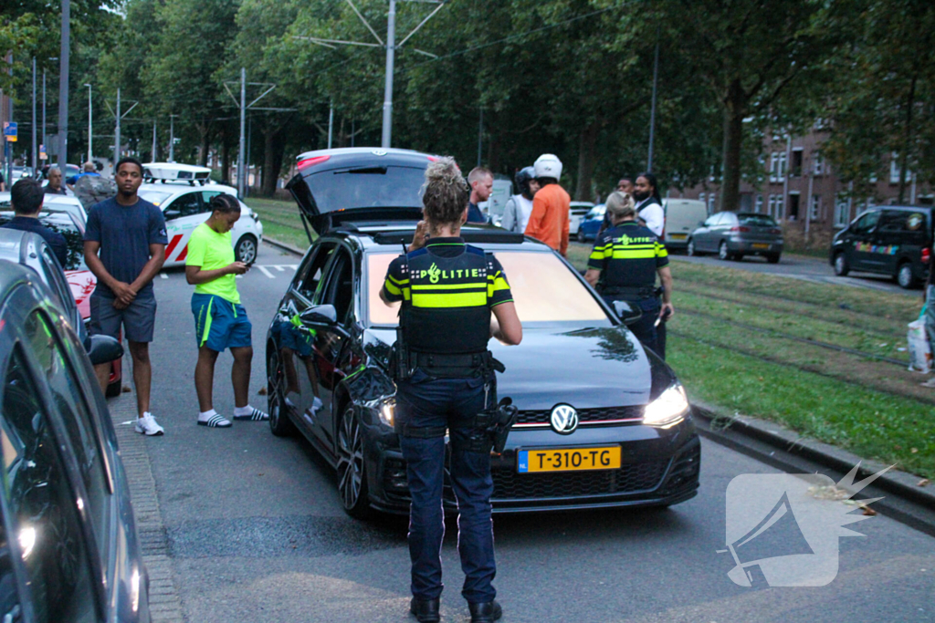 Scanauto gemeente klapt tegen lantaarnpaal na botsing