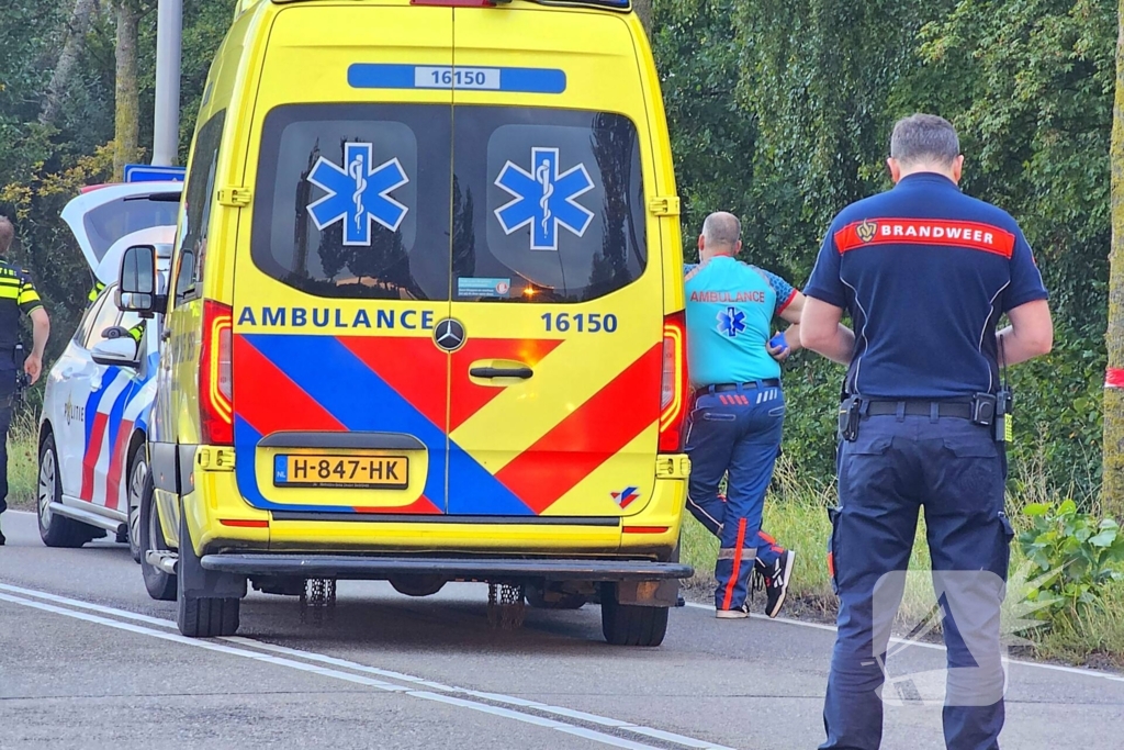 Overleden persoon aangetroffen in de berm