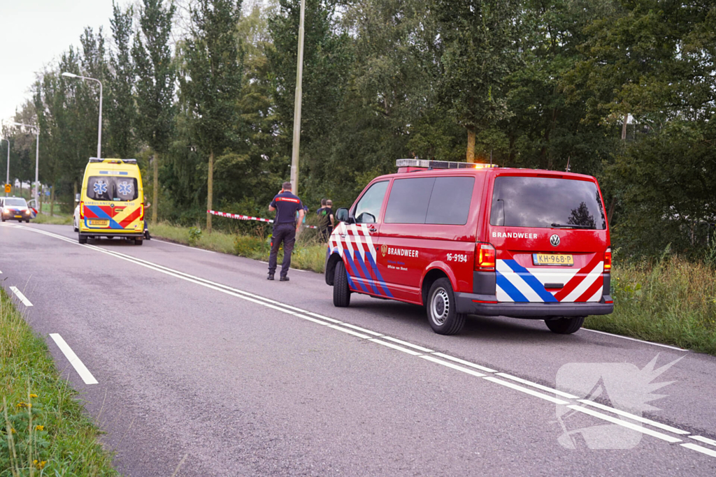 Overleden persoon aangetroffen in de berm