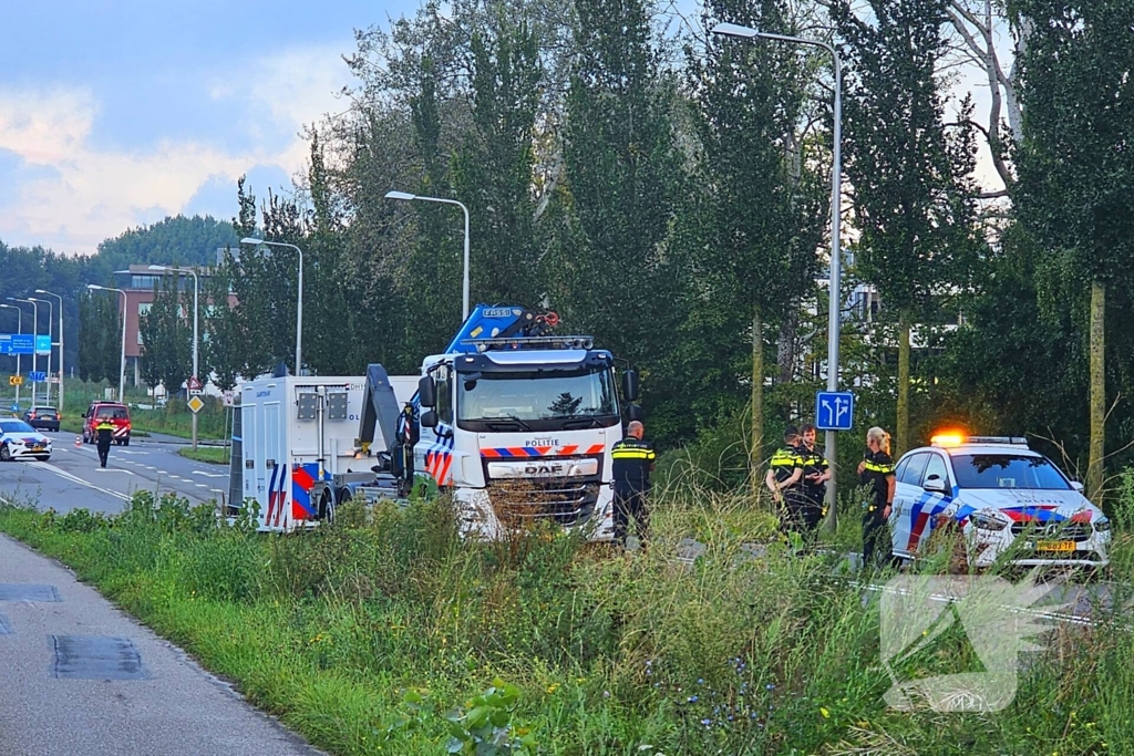 Overleden persoon aangetroffen in de berm