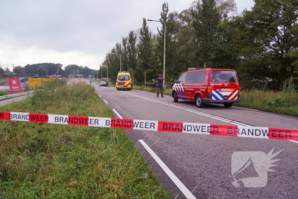 Overleden persoon aangetroffen in de berm