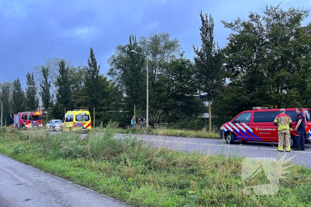 Overleden persoon aangetroffen in de berm