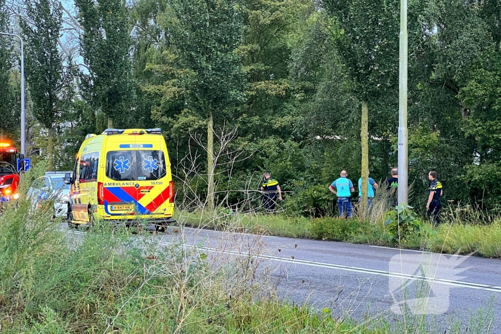 Overleden persoon aangetroffen in de berm