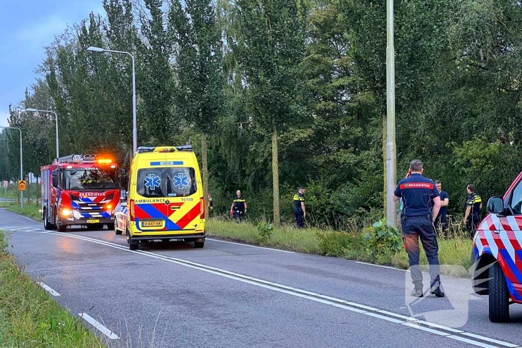 Overleden persoon aangetroffen in de berm