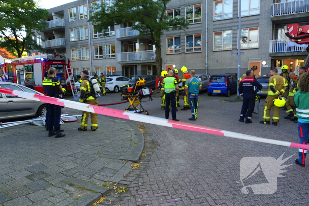 Uitslaande brand na explosie in woongebouw voor begeleid wonen