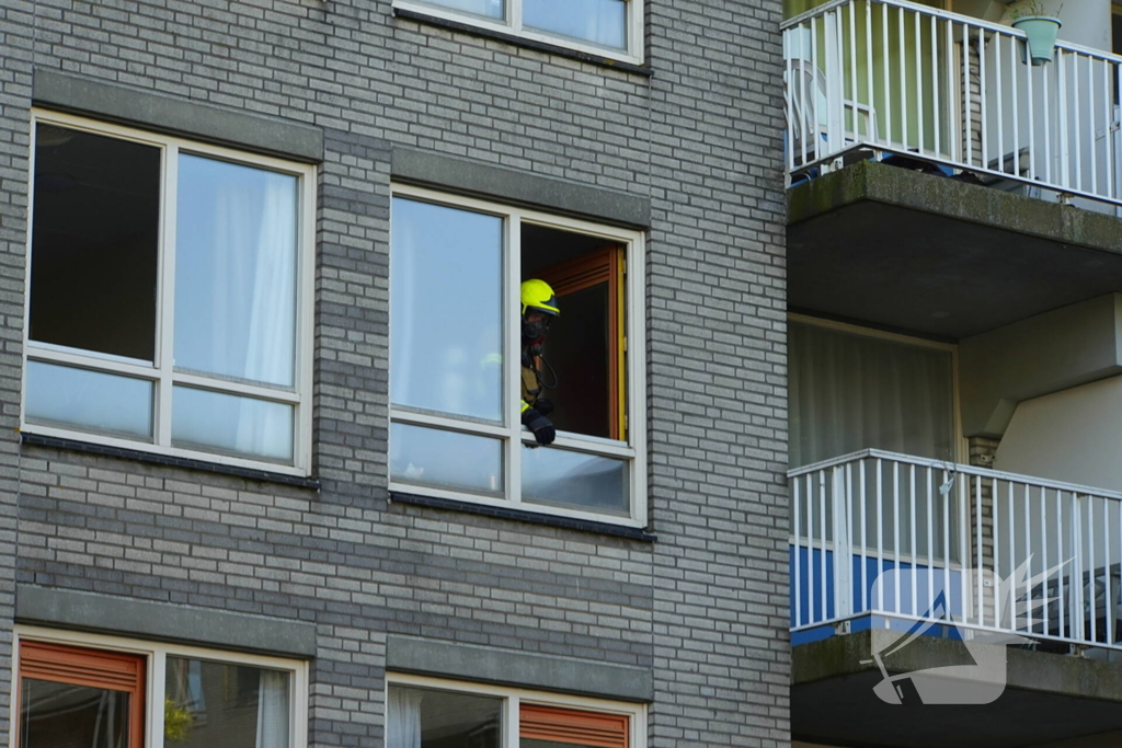 Uitslaande brand na explosie in woongebouw voor begeleid wonen