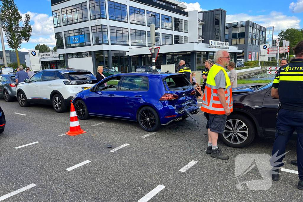 Vier voertuigen betrokken bij ketting botsing