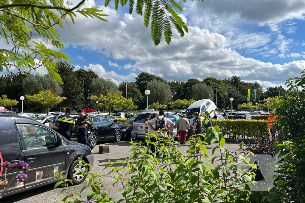 Grote ravage op parkeerplaats tuincentrum