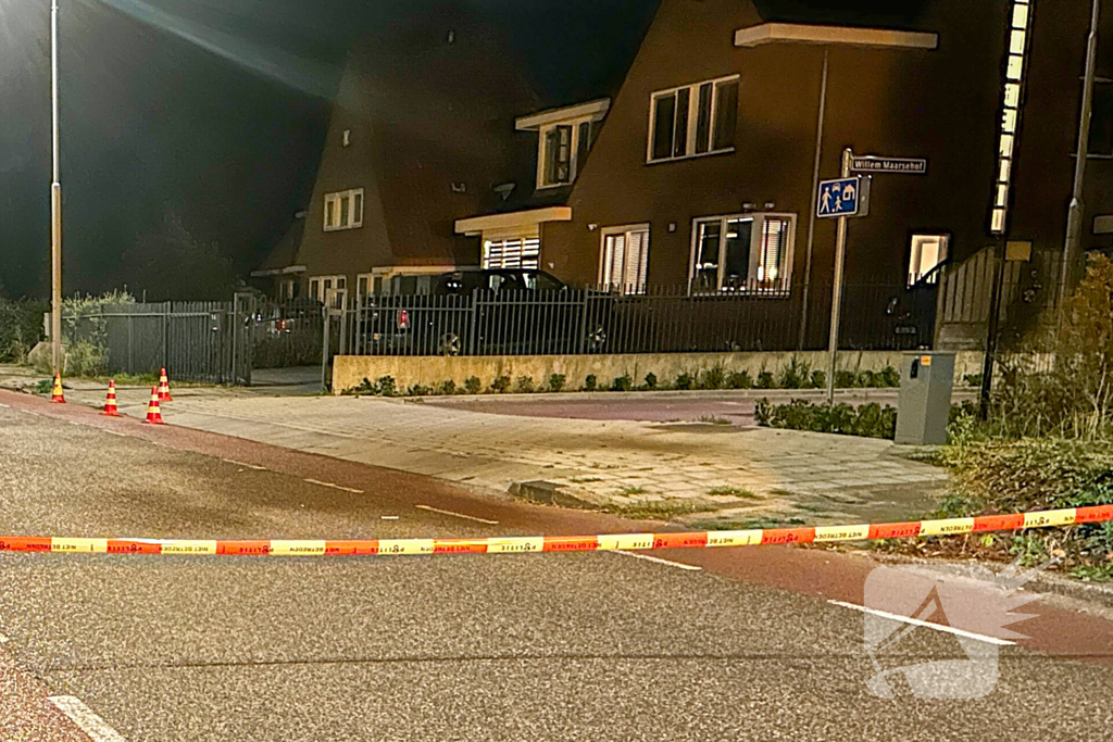 Straat afgesloten na beschieting woning