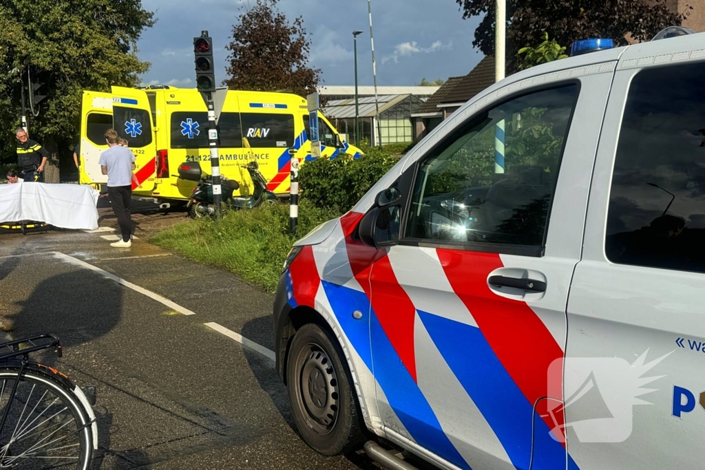 Scooterrijder gewond bij aanrijding met personenauto