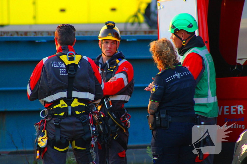 Hulpdiensten Ingezet voor Incident op binnenvaartschip