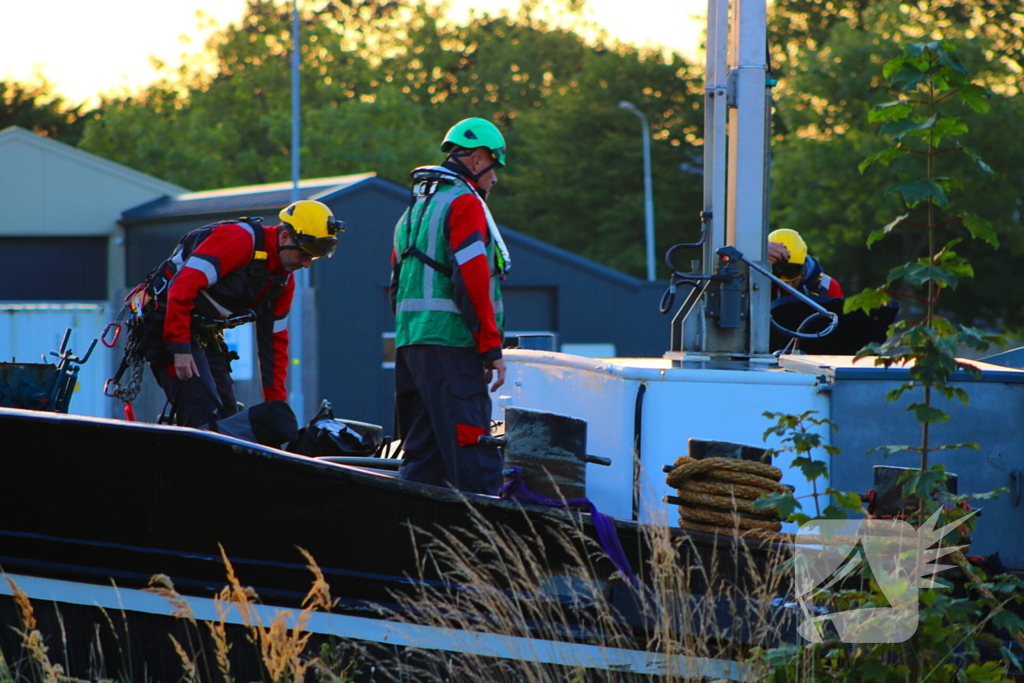 Hulpdiensten Ingezet voor Incident op binnenvaartschip