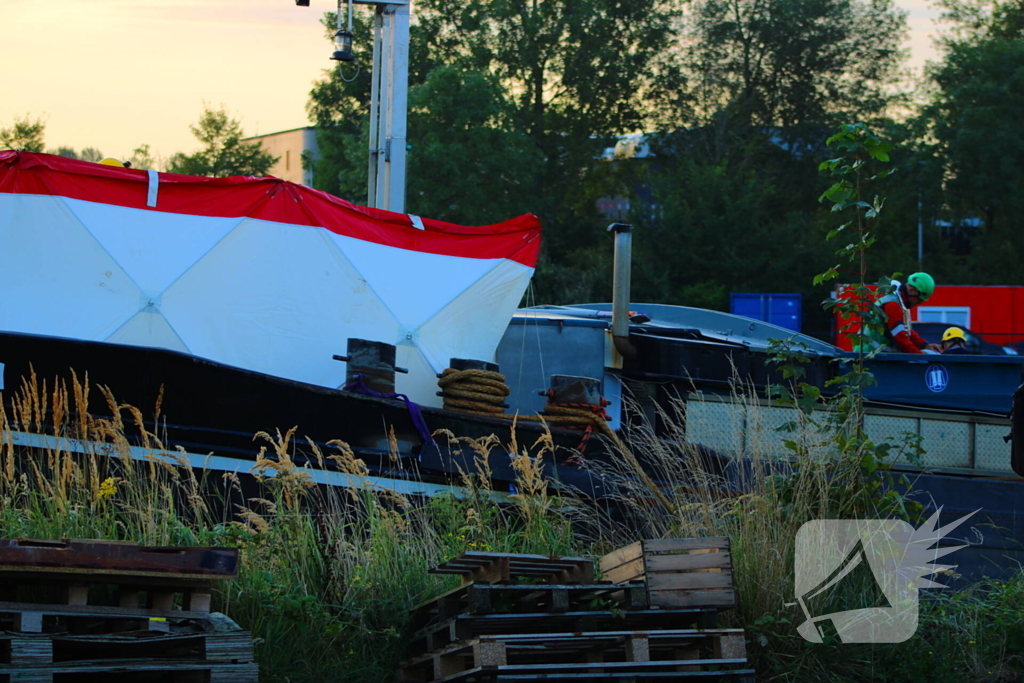 Hulpdiensten Ingezet voor Incident op binnenvaartschip