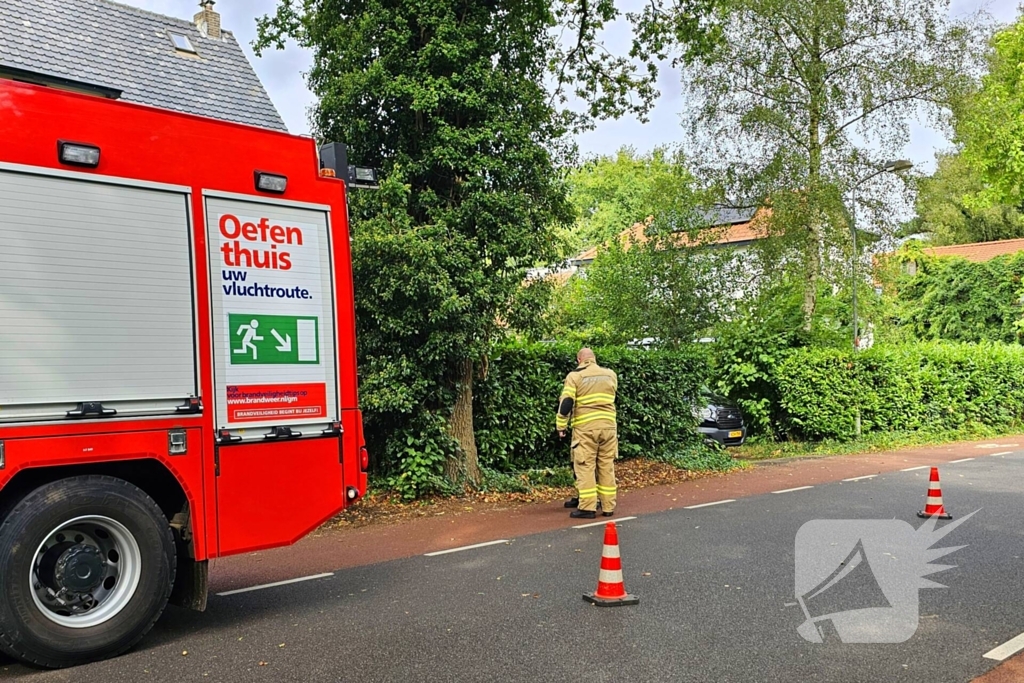 Brandweer en nutsbedrijf onderzoeken gaslek in woning