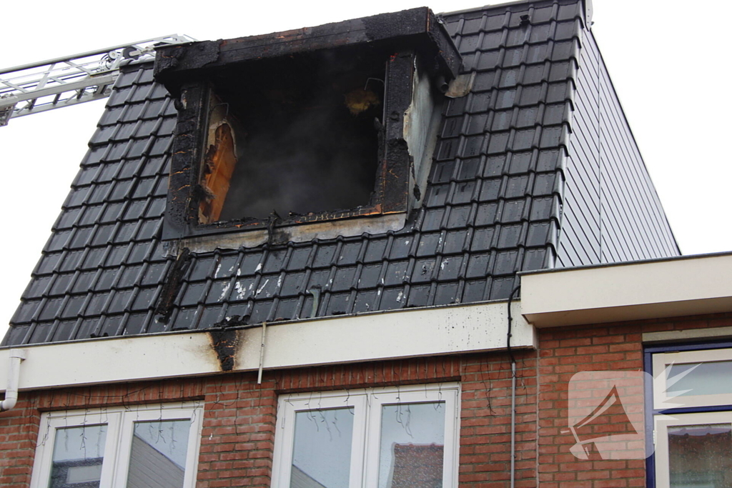 Huis onbewoonbaar na felle woningbrand