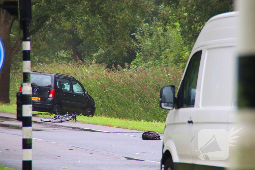 Ernstig verkeersongeval tussen auto en fietser