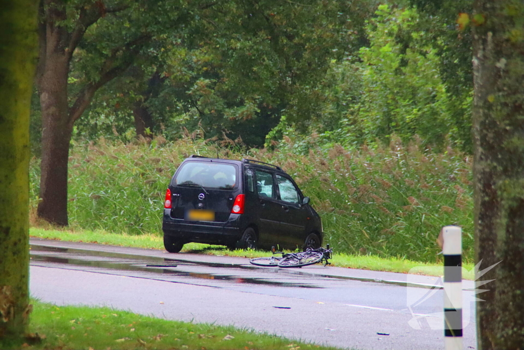 Ernstig verkeersongeval tussen auto en fietser