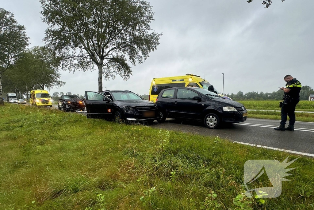 Gewonden en auto zwaar beschadigd bij kettingbotsing