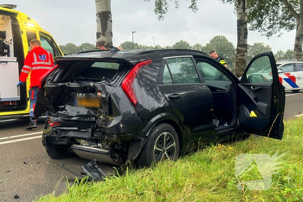 Gewonden en auto zwaar beschadigd bij kettingbotsing