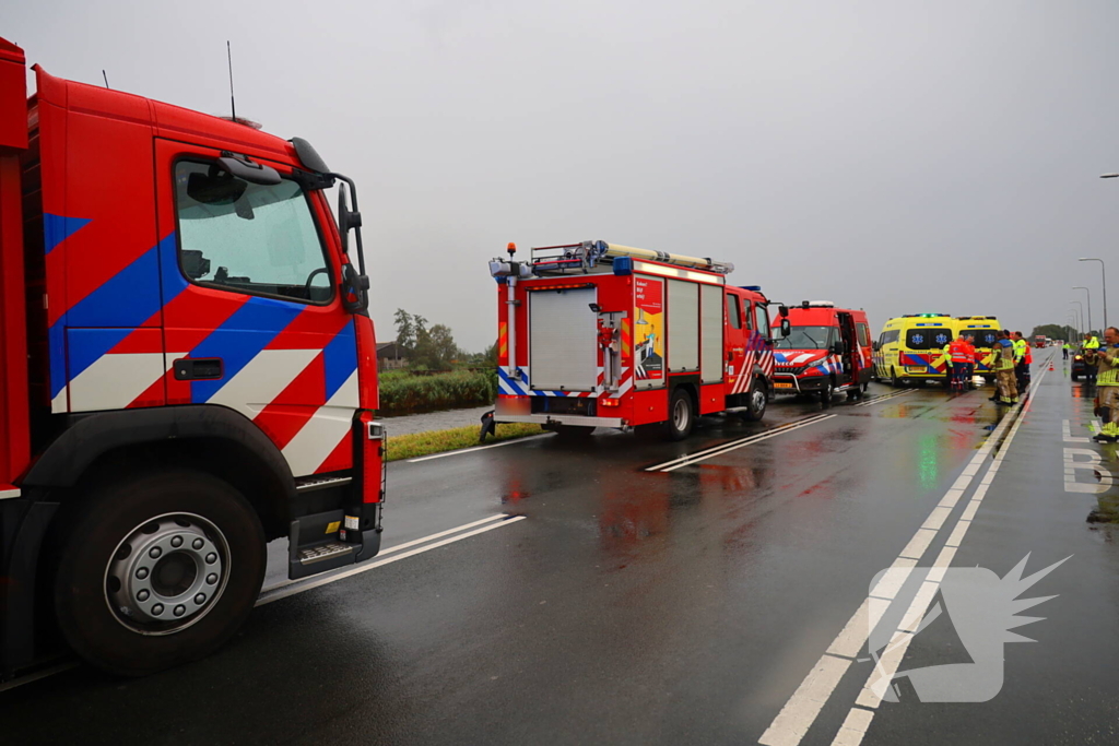 Omstanders verrichten heldendaad en redden te water geraakte automobilist