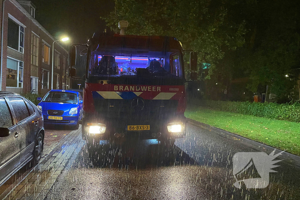 Brandweer verricht metingen in appartementencomplex