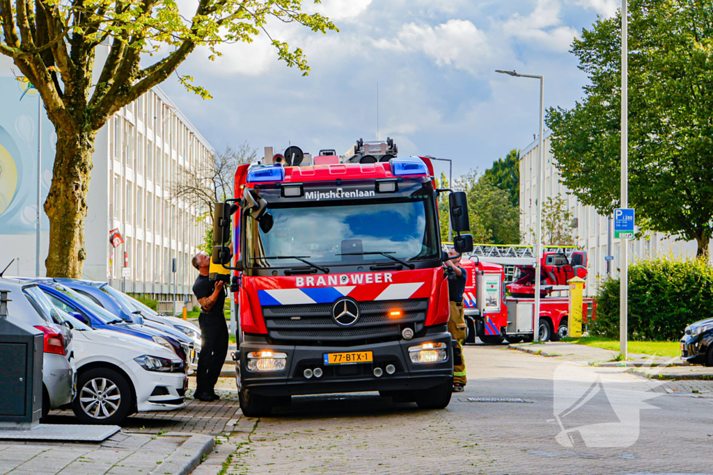 Brand in keuken in flatwoning snel onder controle