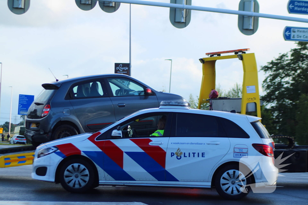 Rijbaan afgesloten na kop-staart botsing