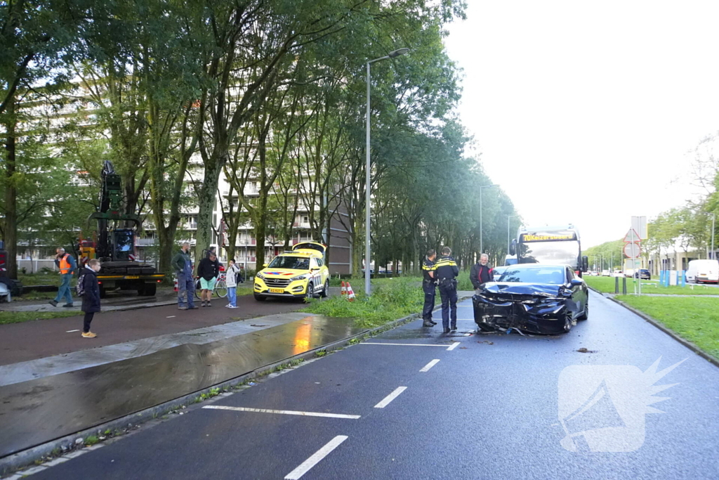 Taxichauffeur gewond bij botsing met graafmachine