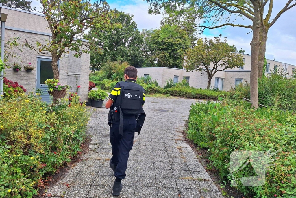 Politie in kogelwerende vesten na melding overval