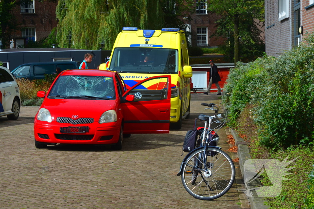 Voorruit gebarsten bij aanrijding met fietser