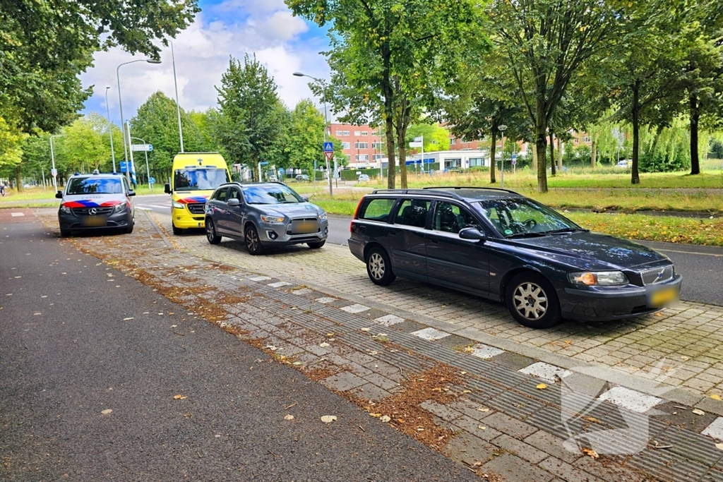 Weer is het raak op een rotonde fietsster aangereden