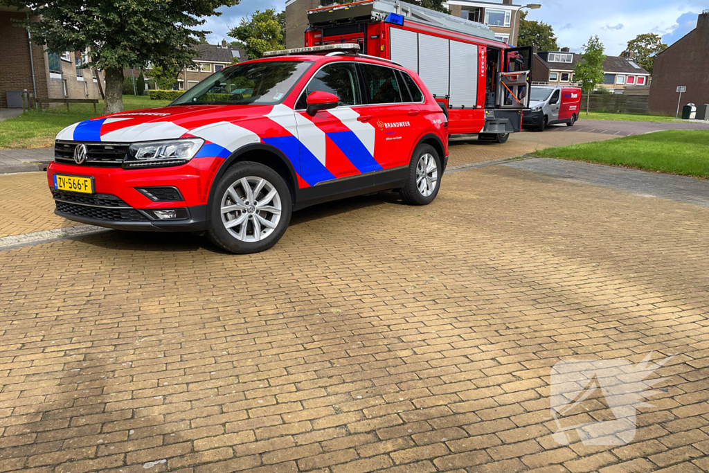 Brandweer verricht metingen in flatgebouw