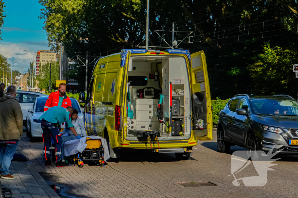 Tiener op fiets aangereden door automobilist