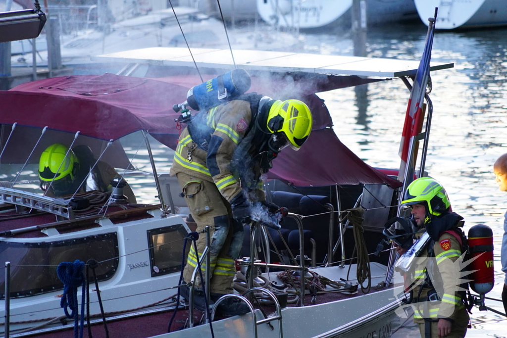 Brandweer ingezet door rookontwikkeling op plezierjacht