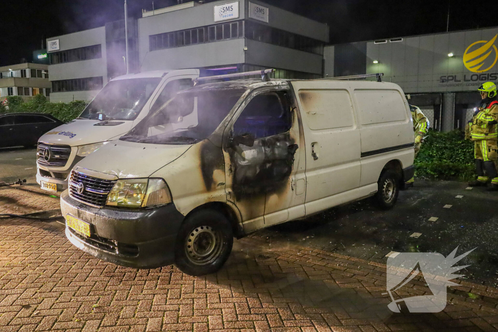 Cabine bestelbus uitgebrand bij hotel