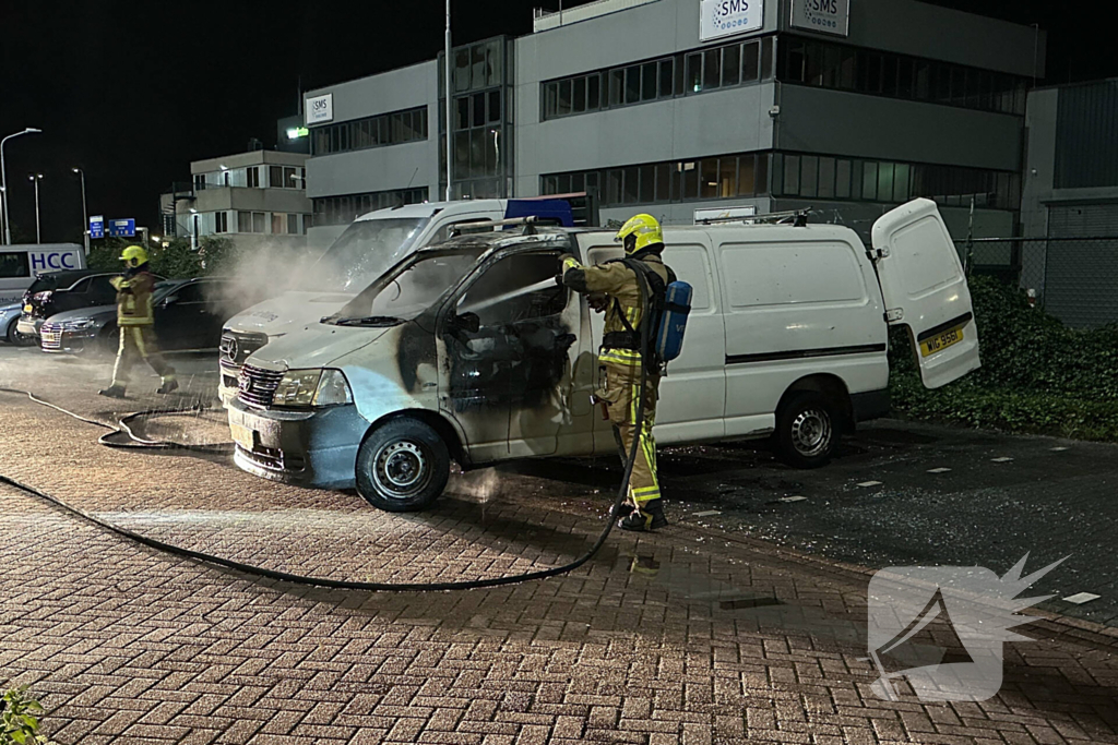 Cabine bestelbus uitgebrand bij hotel