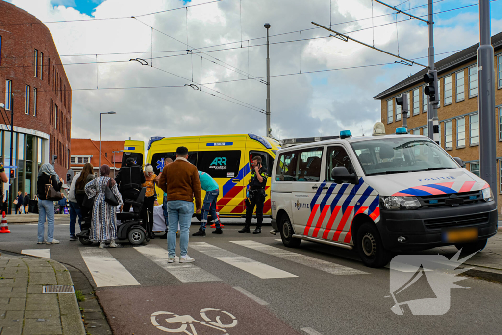 Persoon op fatbike rijdt door na aanrijden scootmobiel