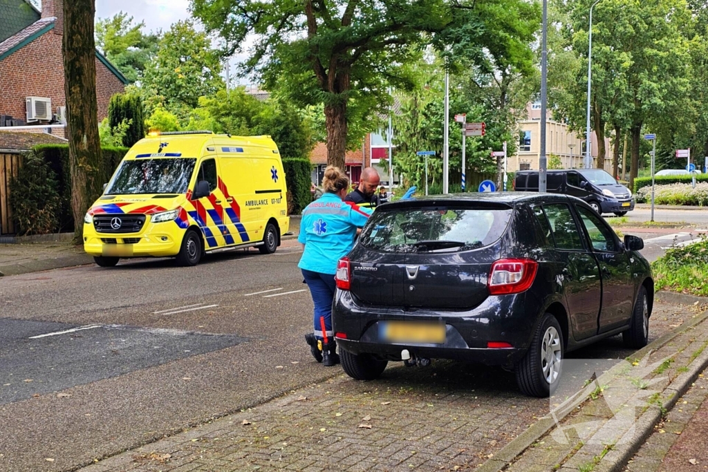 Fietser aangereden door automobilist op rotonde