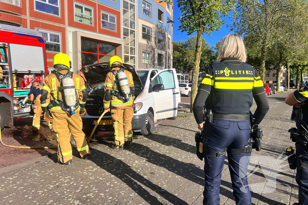 Veel rookontwikkeling bij brand in auto