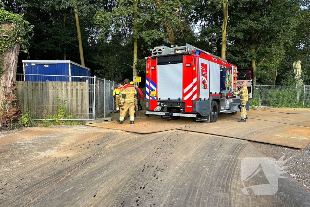 Brandweer bevrijdt fietser die achter gesloten hek stond