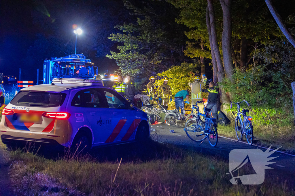 Meerdere gewonden bij botsing tussen scooter en fietsers