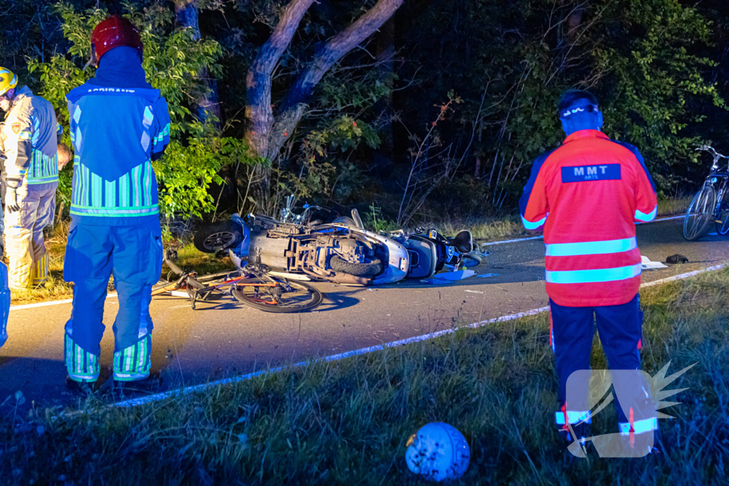 Meerdere gewonden bij botsing tussen scooter en fietsers