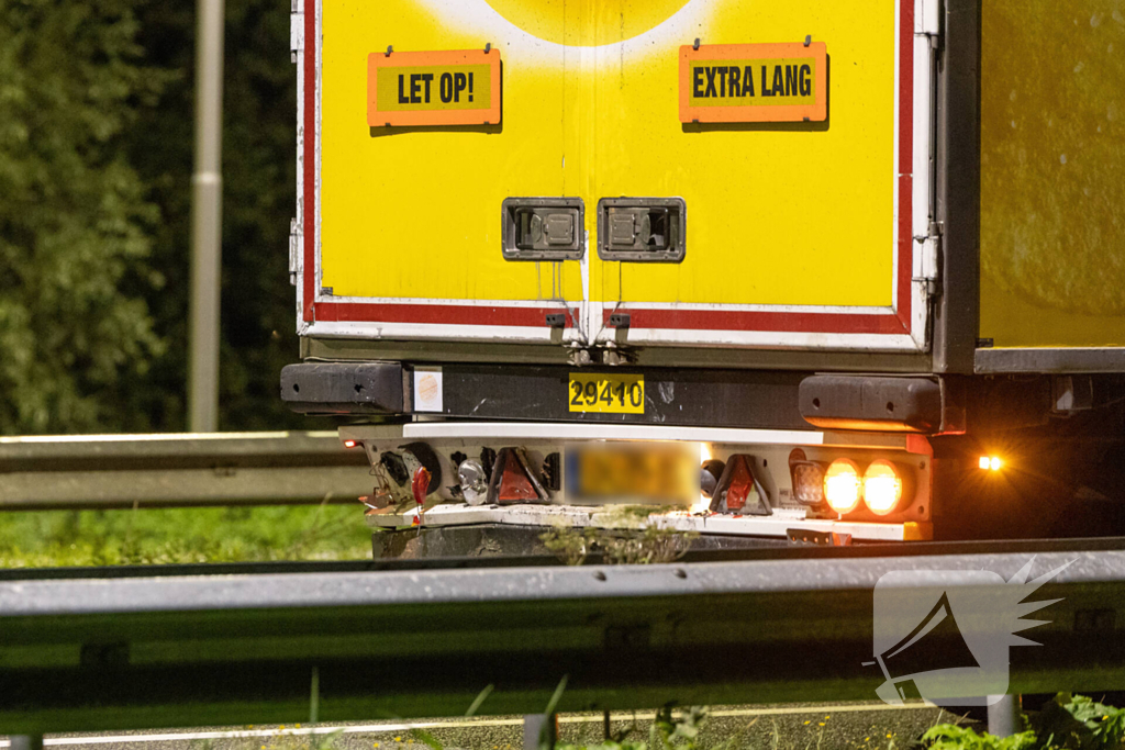 Dodelijk ongeval na botsing met vrachtwagentrailer