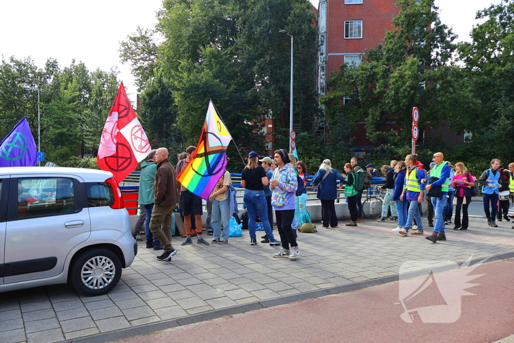 Weinig politie-inzet tijdens XR-blokkade wegens staking