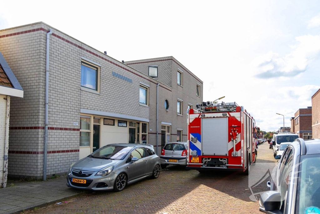 Oplettende buren merken afgaande rookmelder op, bewoners in slaap gevallen