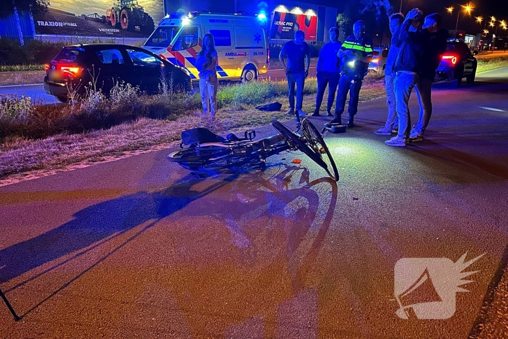 Fietser botst op auto