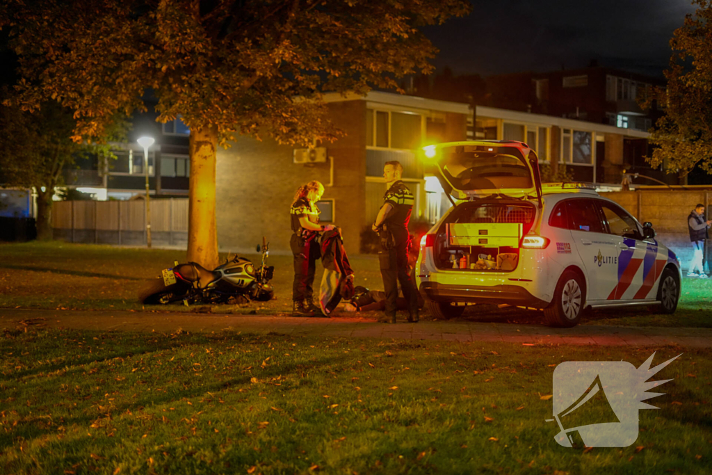 Achtervolging met motor eindigt in het gras