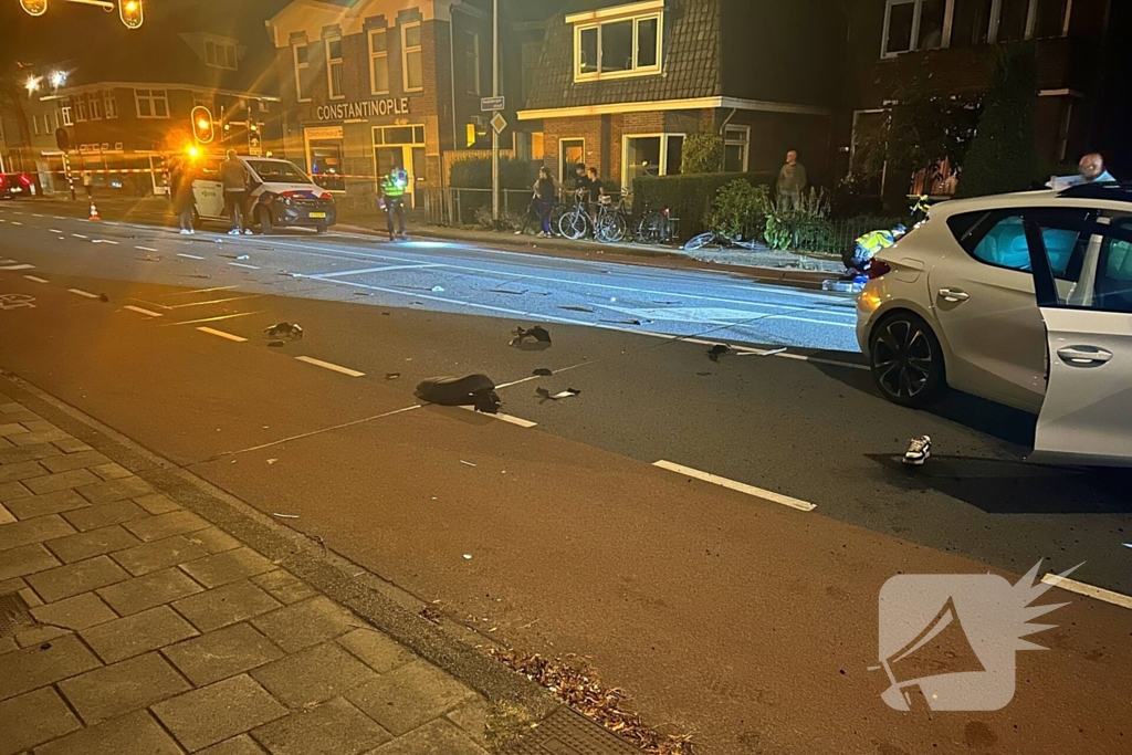 Scooterrijder gewond bij harde botsing met auto