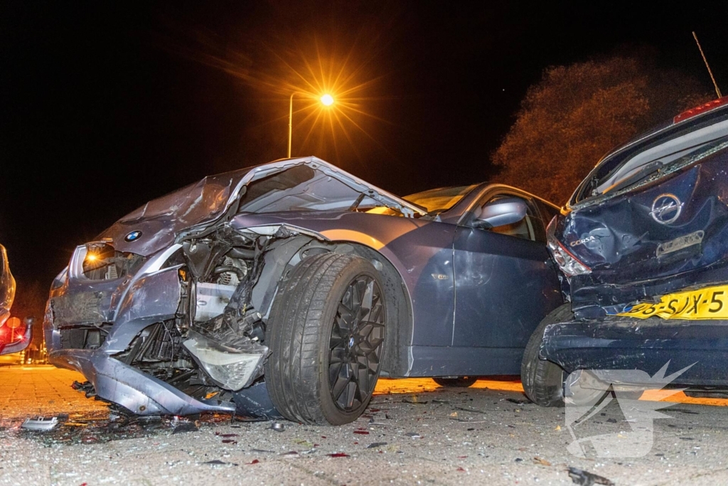 Auto veroorzaakt kettingreactie bij nachtelijk ongeval